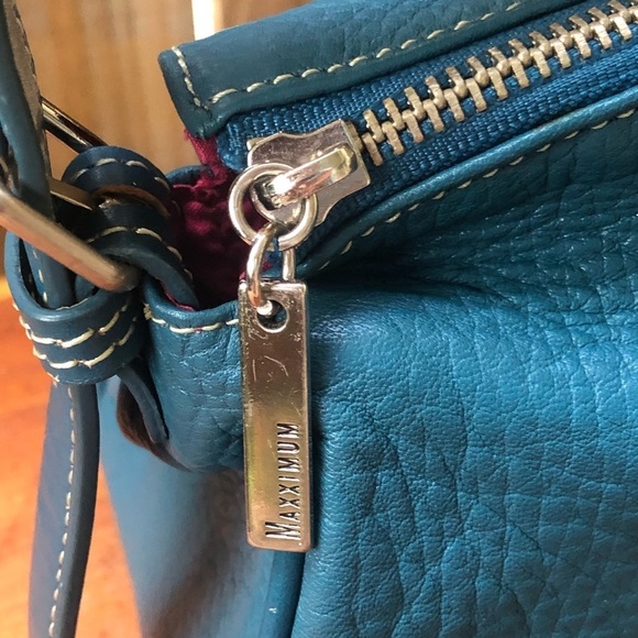 Maxximum Teal Blue Leather Small Clutch Handbag with Adjustable Strap - Picture 5 of 6